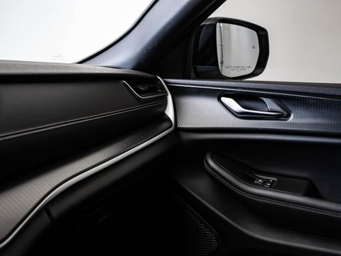 Used 2024 Jeep Grand Cherokee Altitude image 37