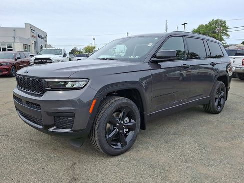 New 2025 Jeep Grand Cherokee L Altitude image 2