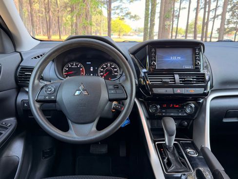 Used 2022 Mitsubishi Eclipse Cross ES AWD/4WD image 3