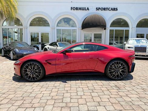 Used 2023 Aston Martin V8 Vantage Coupe RWD image 17