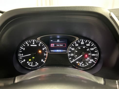 Used 2019 Nissan Pathfinder Platinum w/ Cargo Package image 14