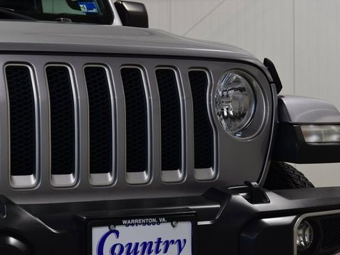 Used 2018 Jeep Wrangler Unlimited Sahara image 11