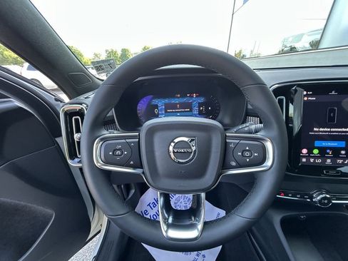 Certified 2023 Volvo XC40 B5 Plus w/ Protection Package Premier AWD/4WD image 18