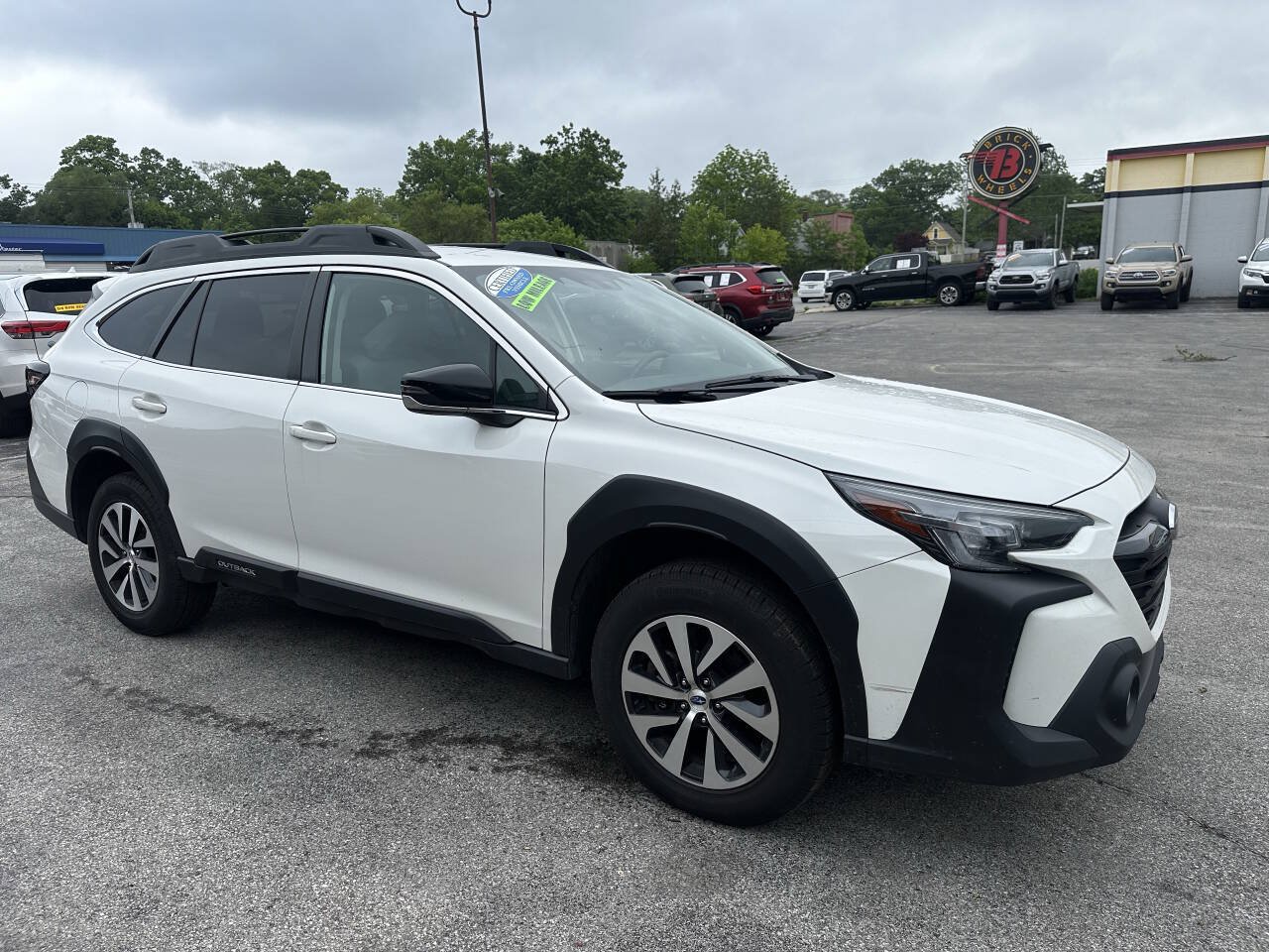 Used 2023 Subaru Outback Premium AWD/4WD image 18