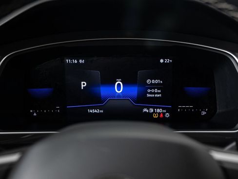 Used 2023 Volkswagen Tiguan SE image 33