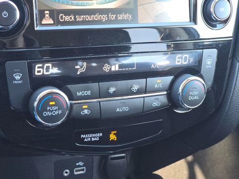 Used 2019 Nissan Rogue SV w/ Premium Package image 25