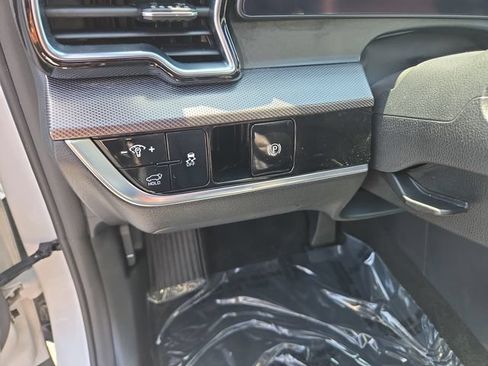Used 2024 Kia Sportage SX FWD image 19