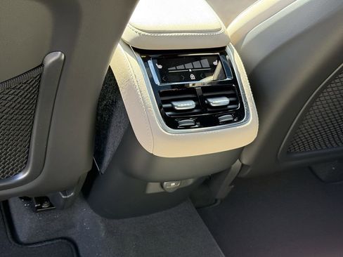 New 2026 Volvo XC90 B6 Plus w/ Protection Package Premier image 12