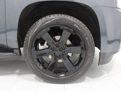 Used 2019 GMC Yukon SLT w/ Graphite Performance Edition AWD/4WD image 5