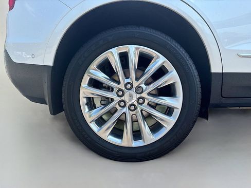 Used 2017 Cadillac XT5 Platinum w/ Driver Assist Package AWD/4WD image 13