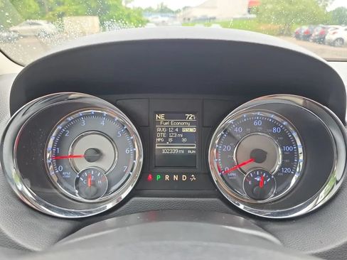 Used 2015 Chrysler Town & Country Touring w/ Driver Convenience Group FWD image 14