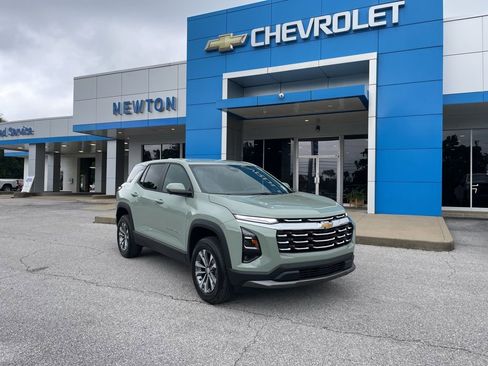 New 2026 Chevrolet Equinox LT w/ Safety and Technology Package FWD image 2