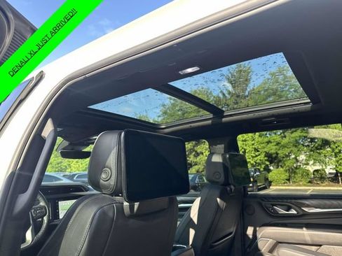 Used 2023 GMC Yukon XL Denali w/ Advanced Technology Package AWD/4WD image 20