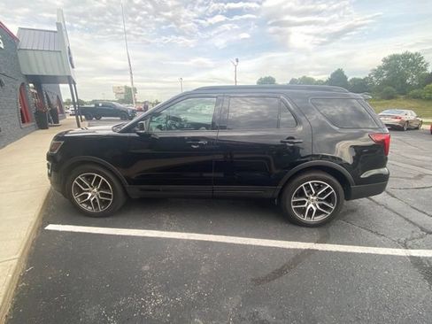 Used 2017 Ford Explorer Sport w/ Equipment Group 401A AWD/4WD image 4