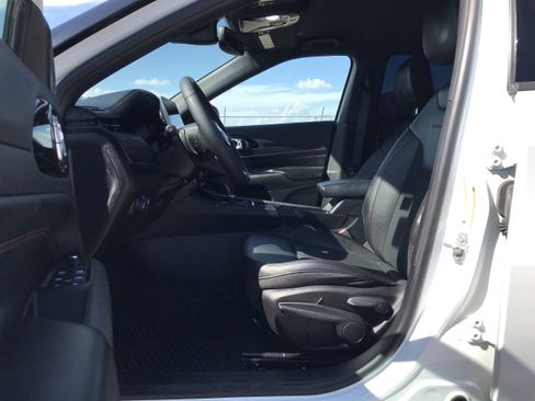 Used 2024 Jeep Compass Trailhawk image 12