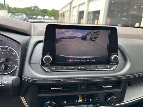 Used 2023 Nissan Rogue SV FWD image 9