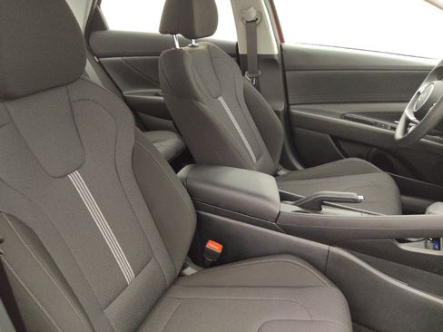 Used 2025 Hyundai Elantra SE FWD image 21