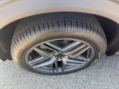 New 2026 Ford Explorer ST-Line w/ ST-Line Street Pack AWD/4WD image 9