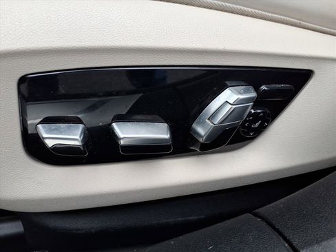 Used 2021 BMW 750i xDrive w/ Executive Package image 29