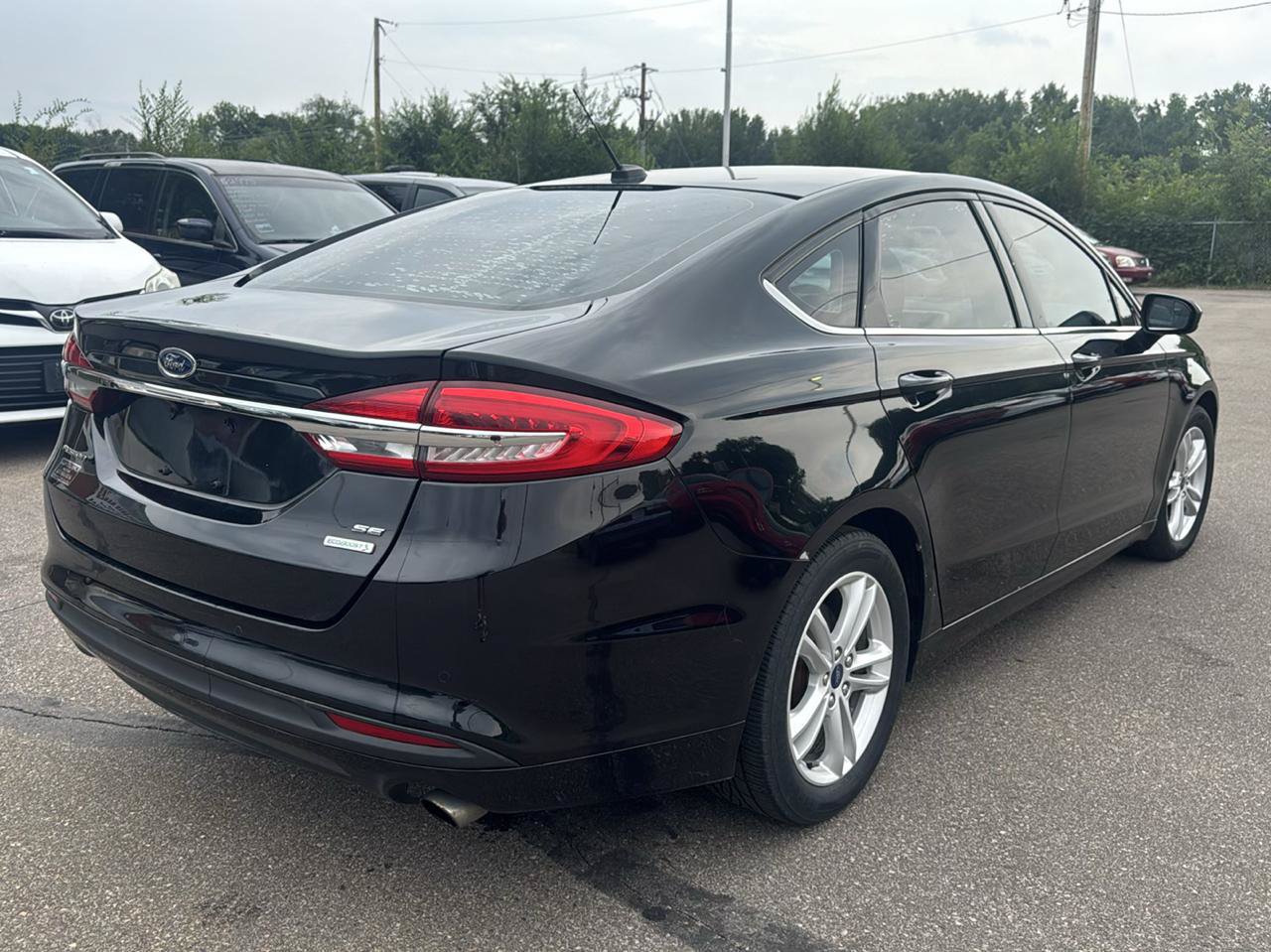 Used 2018 Ford Fusion SE w/ Fusion SE Technology Package FWD image 5