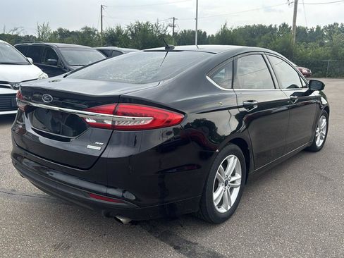 Used 2018 Ford Fusion SE w/ Fusion SE Technology Package FWD image 5