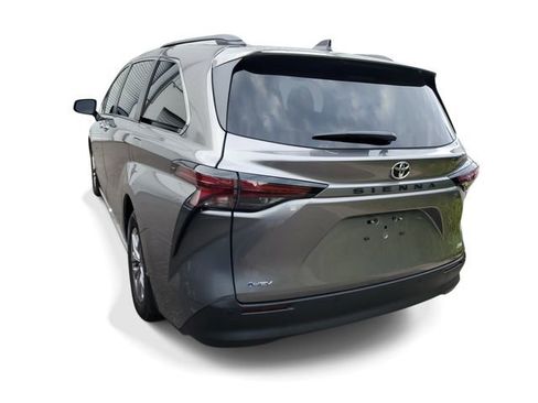 Used 2026 Toyota Sienna XLE FWD image 3