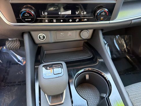 Used 2023 Nissan Rogue SV FWD image 28