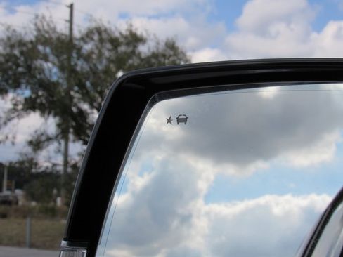 Used 2017 Cadillac Escalade Platinum image 24