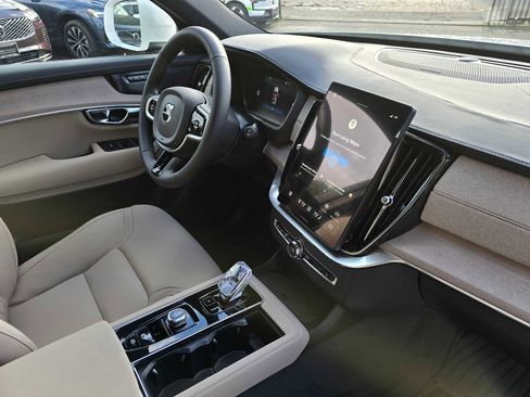 New 2026 Volvo XC90 B6 Plus w/ Protection Package Premier AWD/4WD image 10