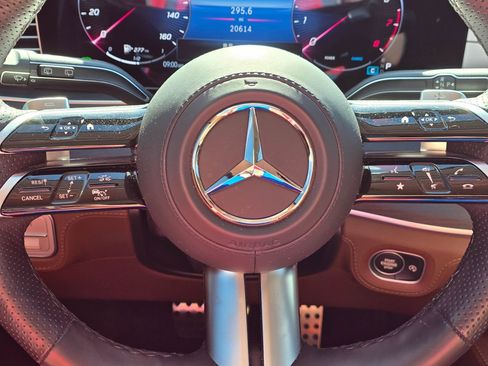 Used 2024 Mercedes-Benz GLS 580 4MATIC image 21