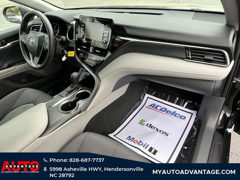 Used 2021 Toyota Camry LE image 30