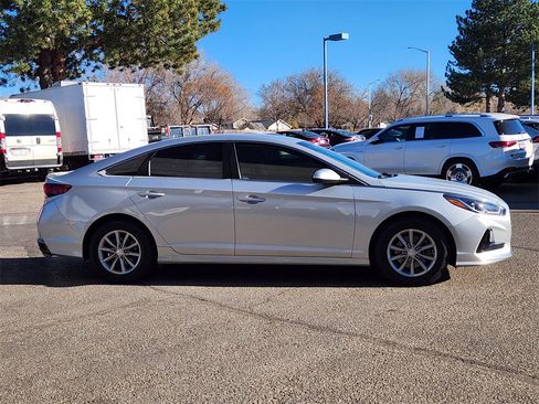 Used 2019 Hyundai Sonata SE image 2