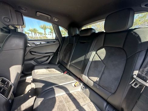 Used 2021 Porsche Macan image 35