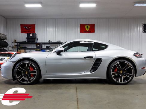 Used 2018 Porsche 718 Cayman S RWD image 6