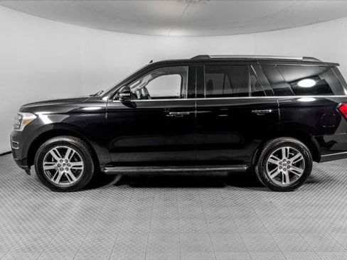 Used 2023 Ford Expedition Limited image 3