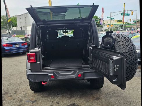 Used 2019 Jeep Wrangler Unlimited Rubicon w/ Dual Top Group AWD/4WD image 32