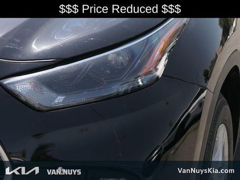 Used 2024 Toyota Highlander LE FWD image 31
