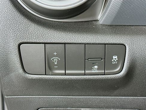 Used 2023 Hyundai Kona SE w/ Cargo Package image 17