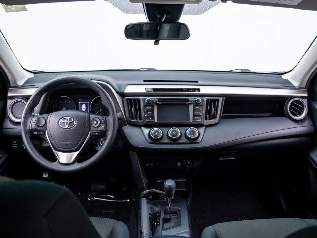 Used 2018 Toyota RAV4 LE FWD image 12