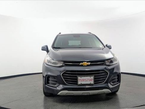 Used 2021 Chevrolet Trax LT w/ Premium Seat Package FWD image 12