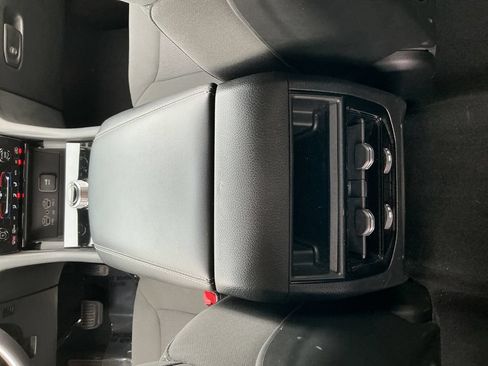 Used 2023 Jeep Grand Cherokee Laredo AWD/4WD image 24