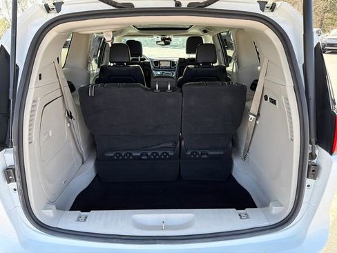 Used 2018 Chrysler Pacifica Limited w/ Advanced Safetytec Group image 17