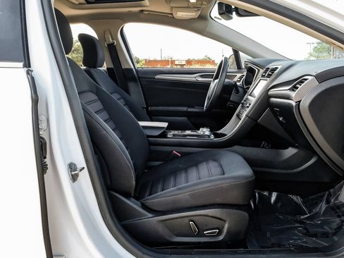 Used 2019 Ford Fusion SE FWD image 37