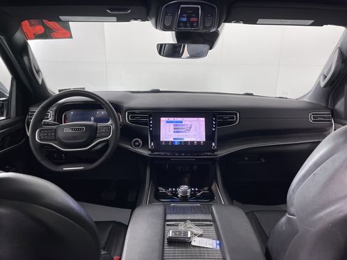 Used 2024 Jeep Wagoneer L Series III w/ Premium Group I image 16