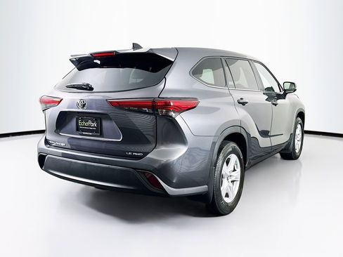 Used 2023 Toyota Highlander LE image 9
