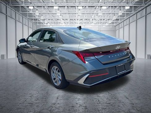 Certified 2025 Hyundai Elantra Hybrid FWD image 5