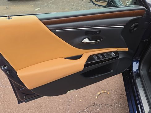 New 2025 Lexus ES 350 w/ Premium Package image 7