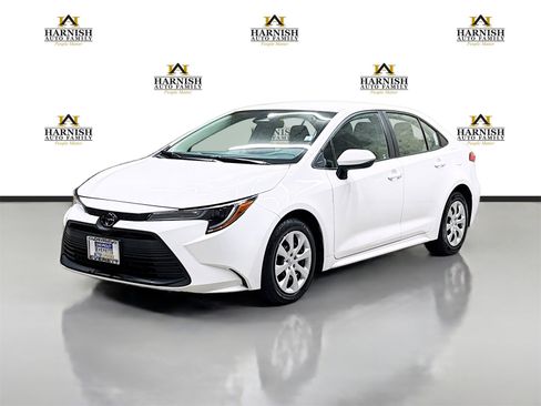 Used 2024 Toyota Corolla LE image 1