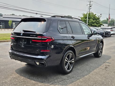 Used 2023 BMW X7 xDrive40i w/ M Sport Package AWD/4WD image 4