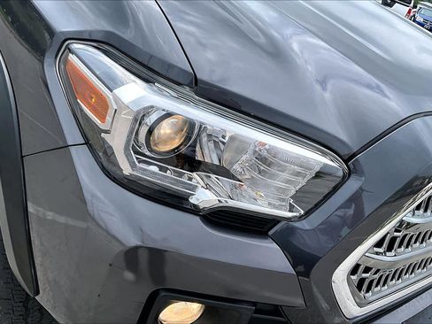 Used 2017 Toyota Tacoma TRD Off-Road w/ Tow Package RWD image 28